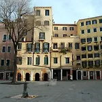 Angeles Panzió Velence