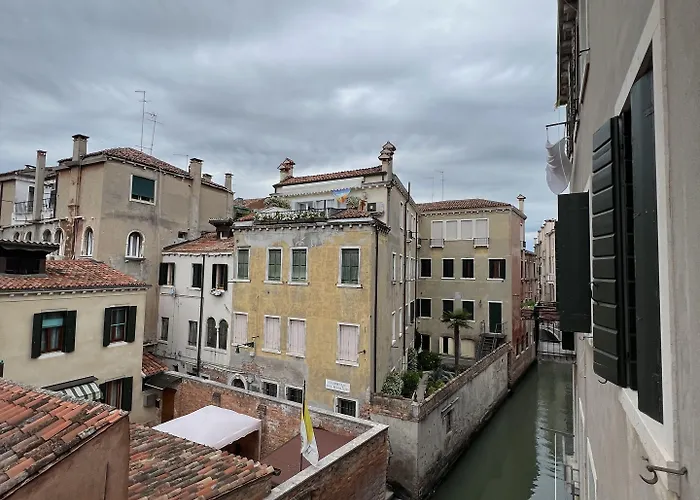 Angeles Bed & Breakfast 3*